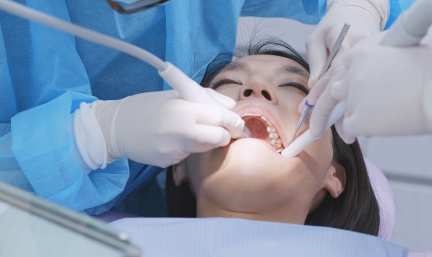 Featured image for “When to Seek Emergency Dental Care: Signs You Shouldn’t Ignore”